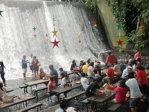 restaurants-insolites-waterfalls
